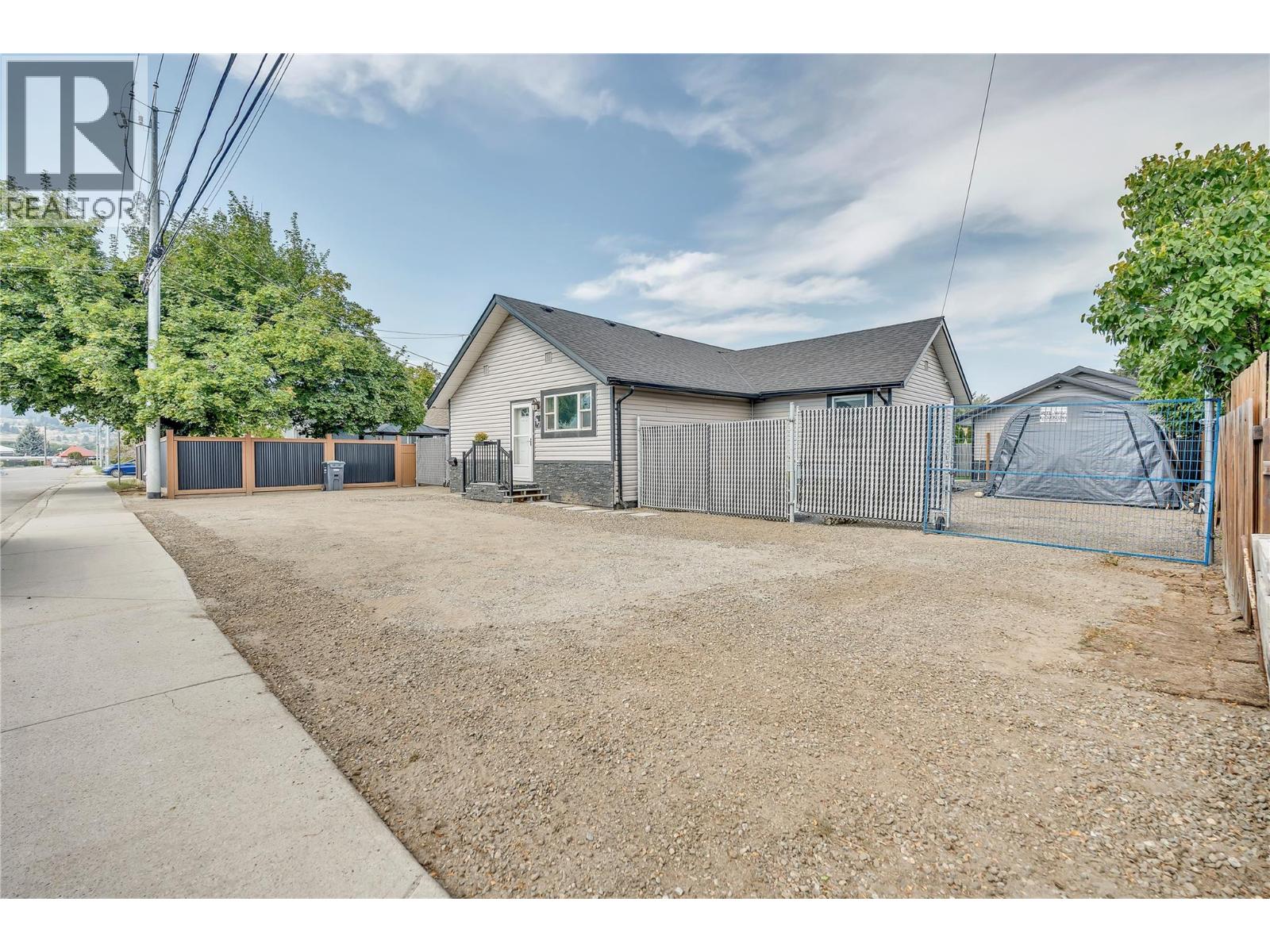 507 Duncan Avenue W