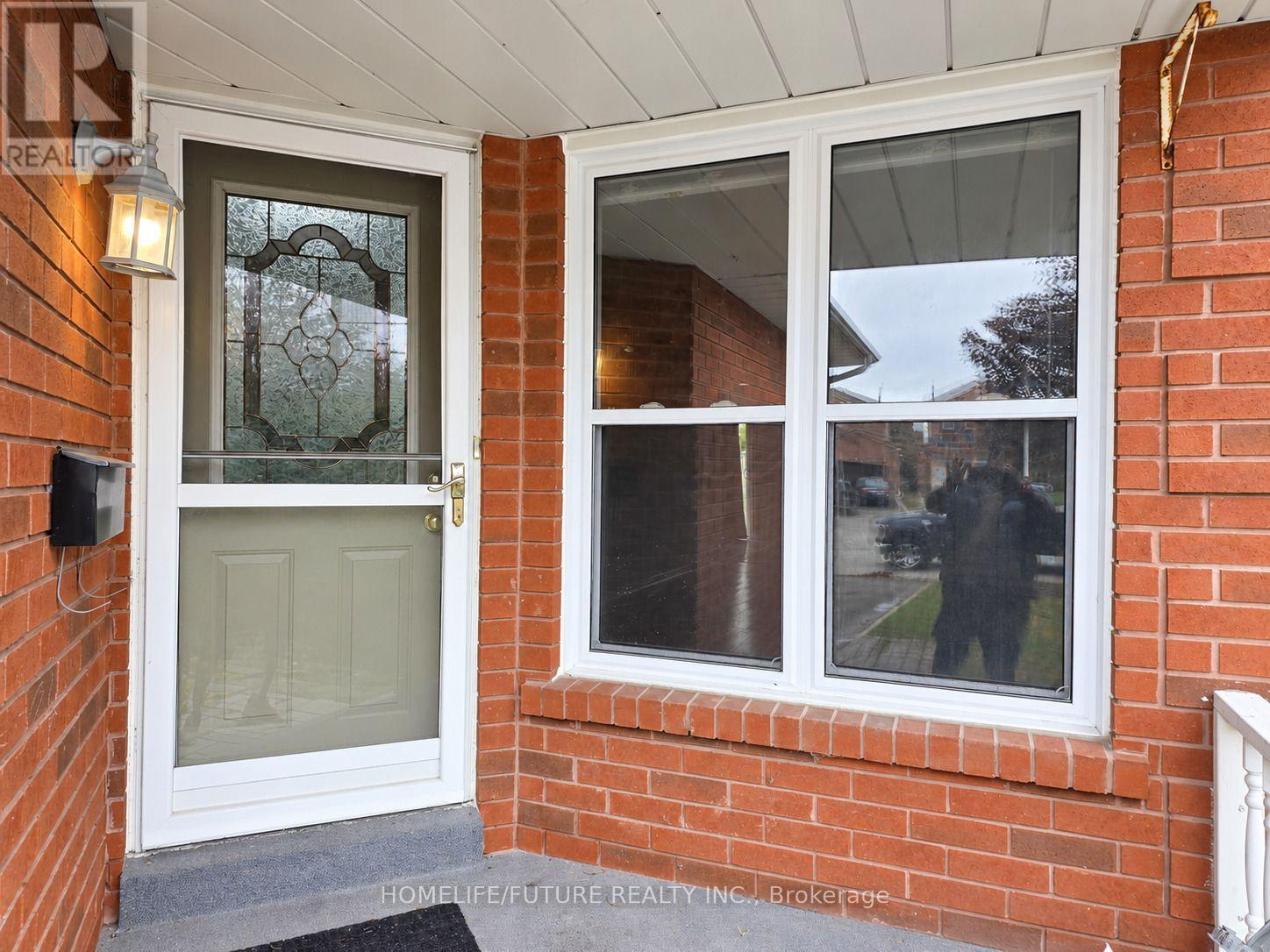 20 Glen Ray Court, Clarington, Ontario  L1C 4W7 - Photo 3 - E13848884