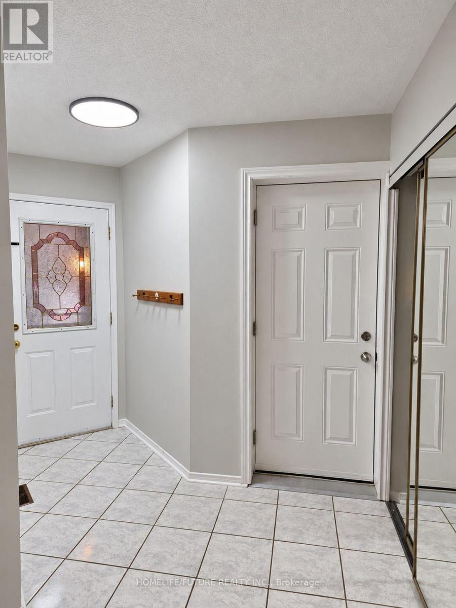 20 Glen Ray Court, Clarington, Ontario  L1C 4W7 - Photo 5 - E13848884