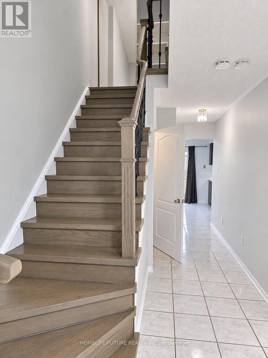 20 Glen Ray Court, Clarington, Ontario  L1C 4W7 - Photo 6 - E13848884