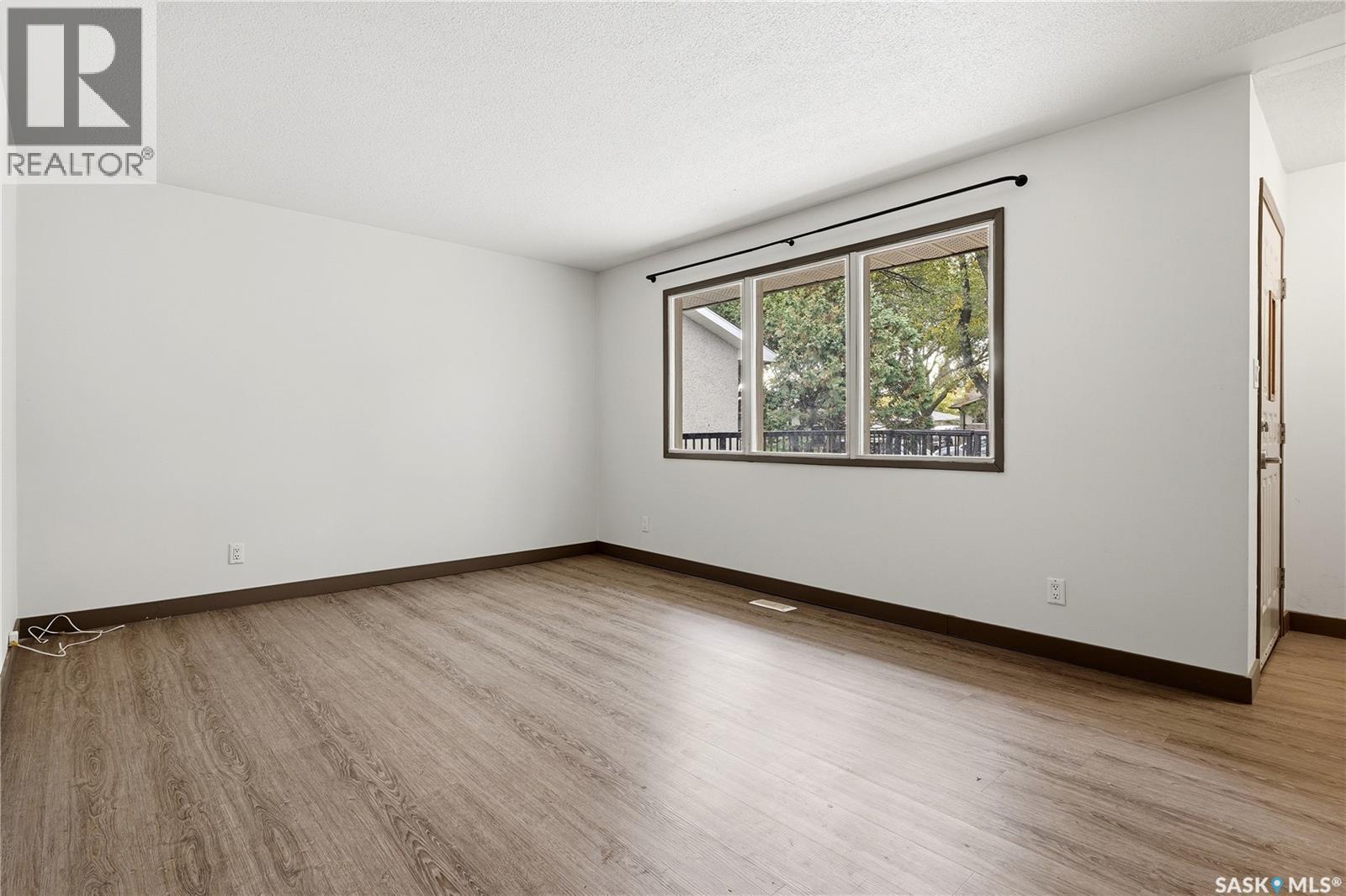 148 Woodward Avenue, Regina, Saskatchewan  S4R 3H4 - Photo 6 - SK050148