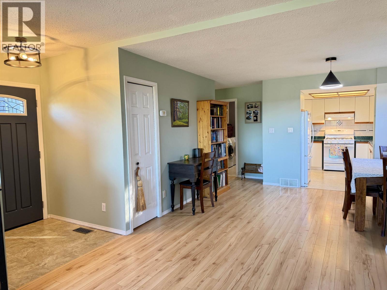 358 W 5th Street, Vanderhoof, British Columbia  V0J 3A0 - Photo 15 - R3171472