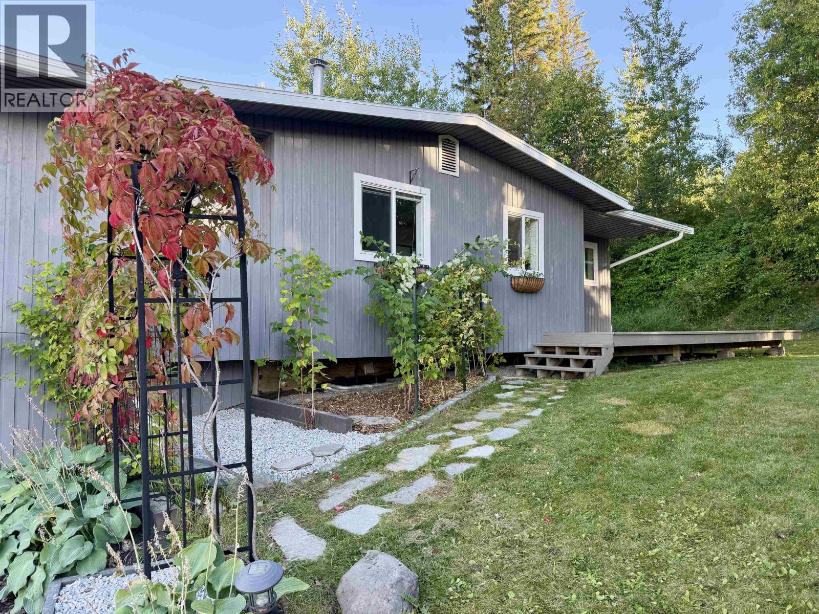 358 W 5th Street, Vanderhoof, British Columbia  V0J 3A0 - Photo 6 - R3171472