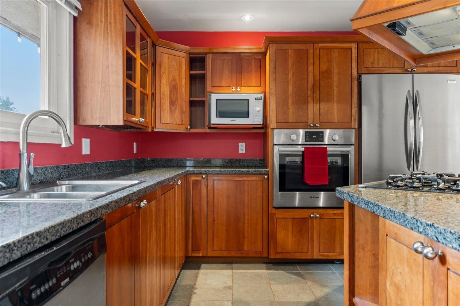 2629 SUNNYSIDE CRESCENT