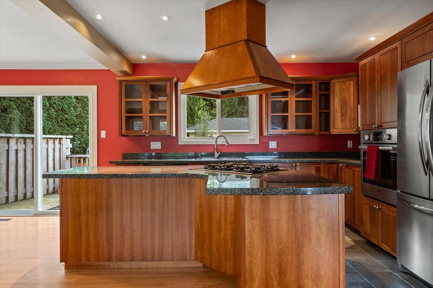 2629 SUNNYSIDE CRESCENT