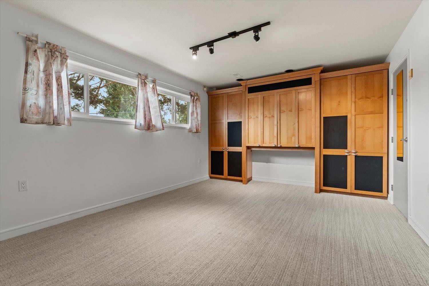 2629 SUNNYSIDE CRESCENT