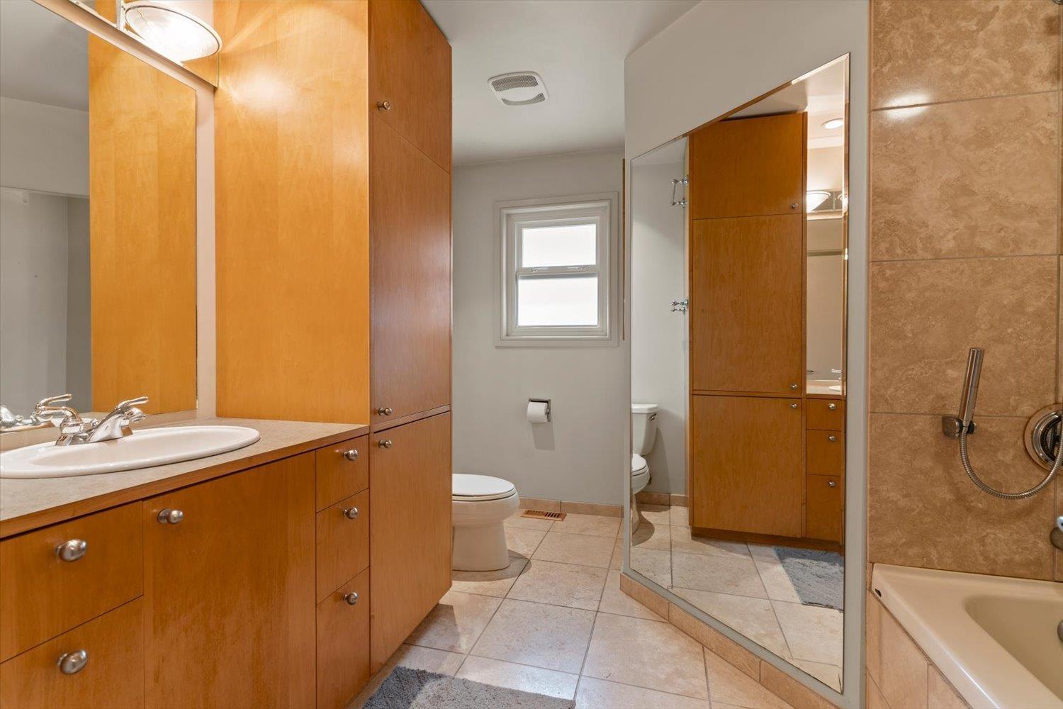 2629 SUNNYSIDE CRESCENT