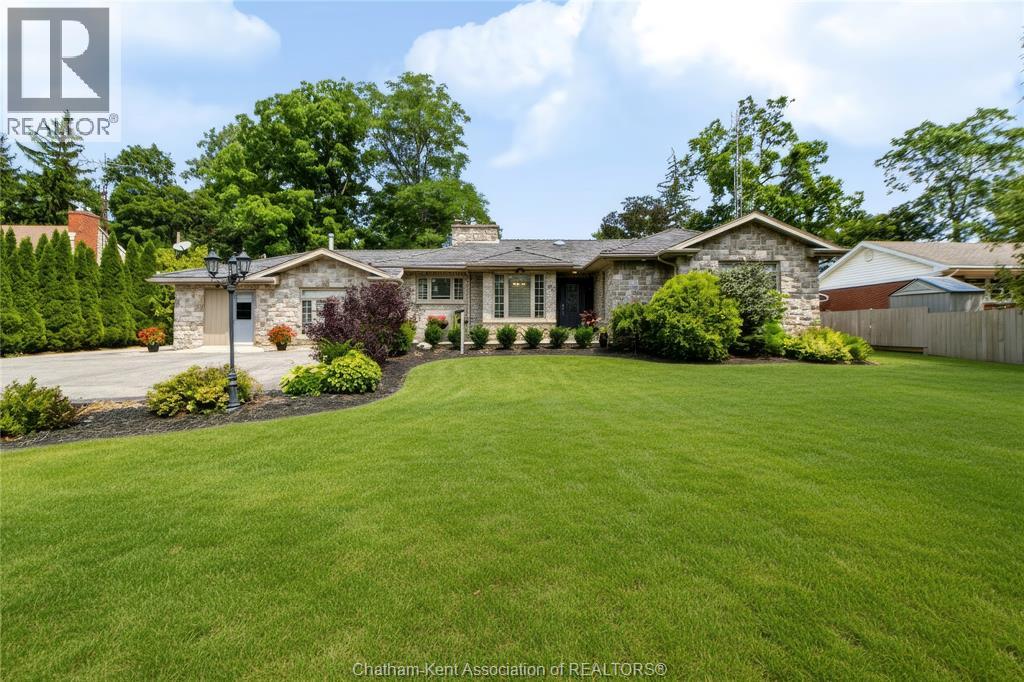 MLS# 26024050: 931 Charing Cross ROAD, Chatham, Canada