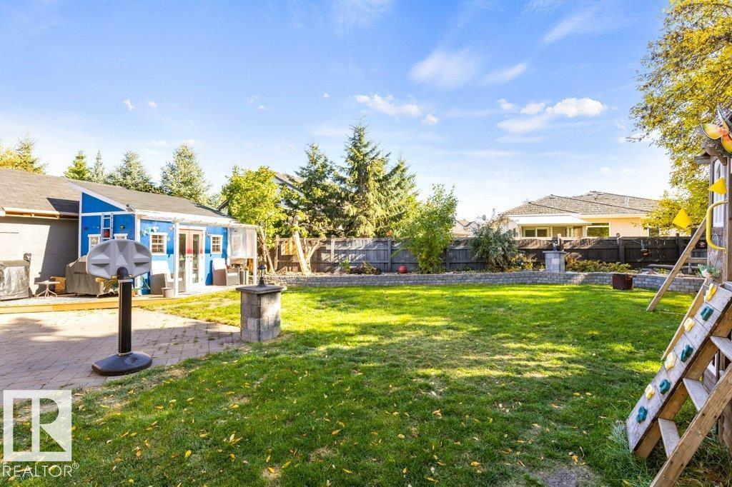 14 CIRCLEWOOD DR