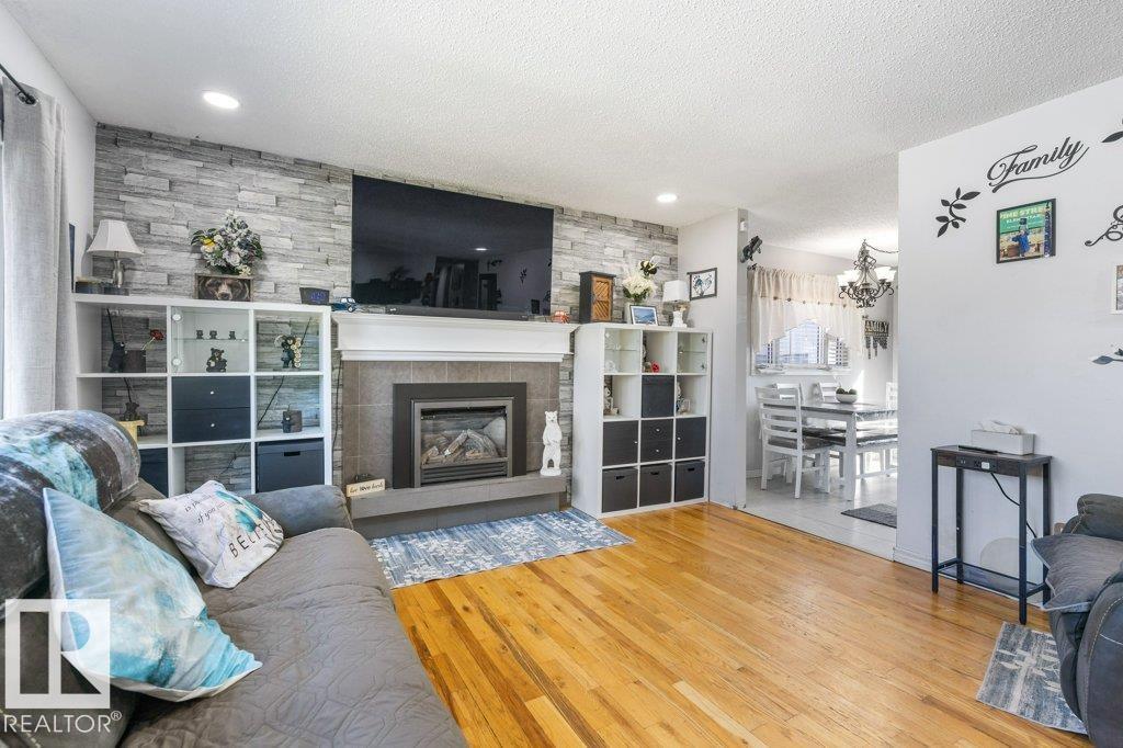 14 CIRCLEWOOD DR