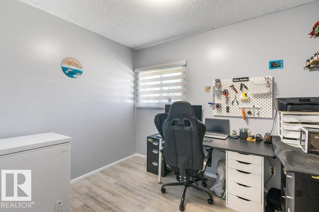 14 CIRCLEWOOD DR