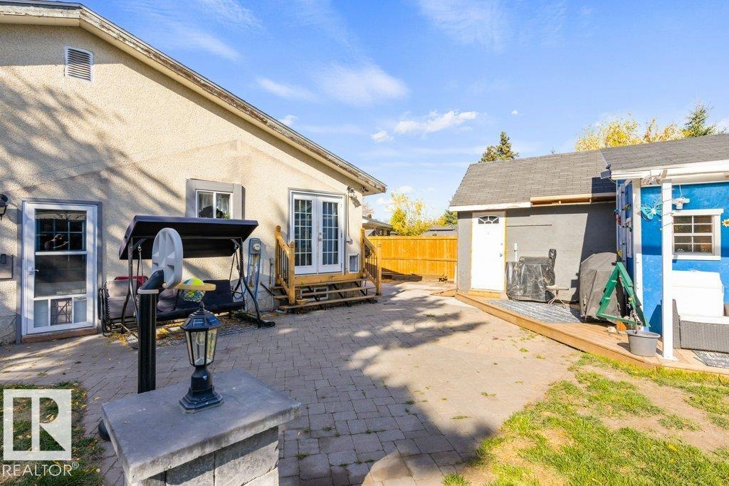 14 CIRCLEWOOD DR