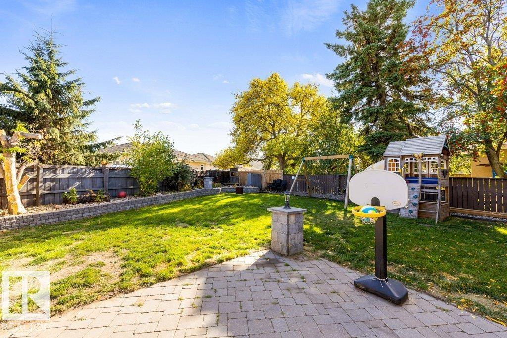 14 CIRCLEWOOD DR