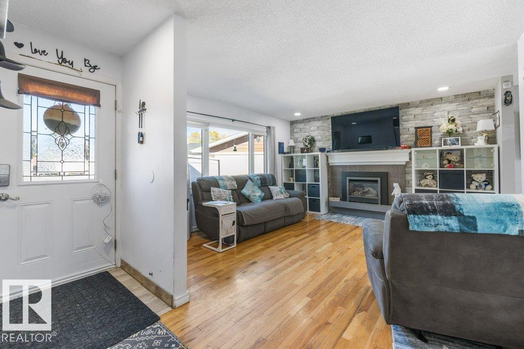 14 CIRCLEWOOD DR