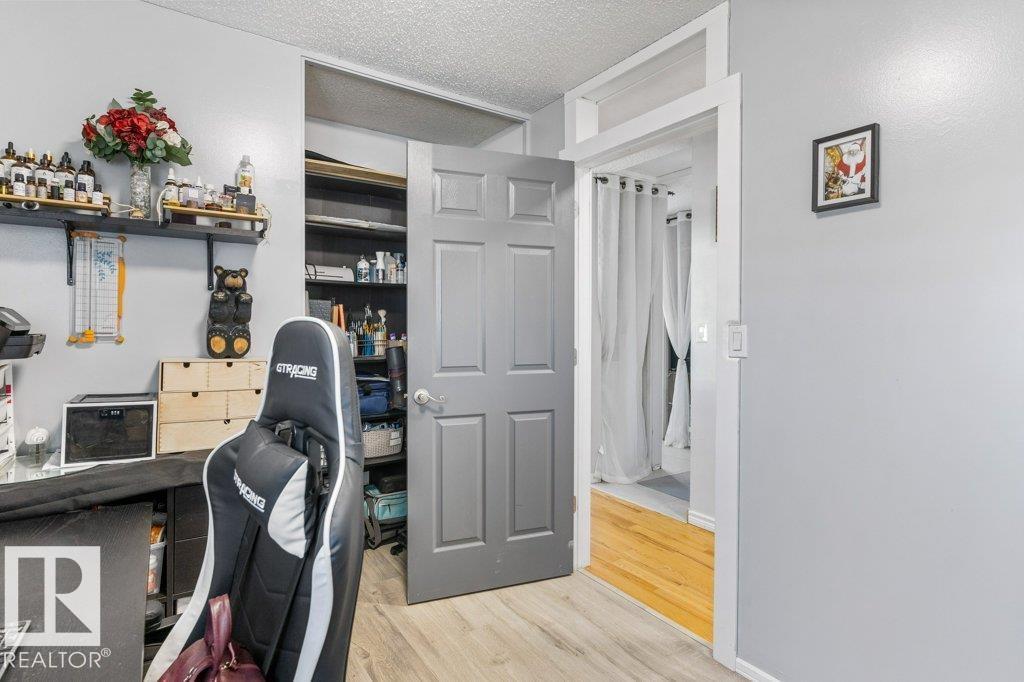 14 CIRCLEWOOD DR