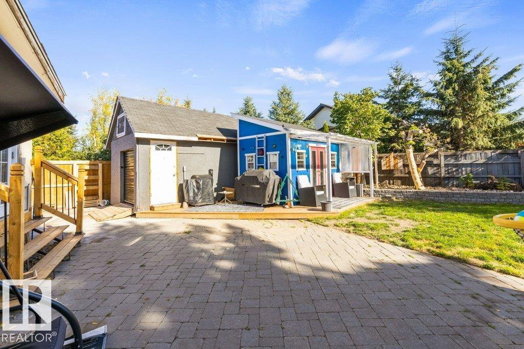 14 CIRCLEWOOD DR