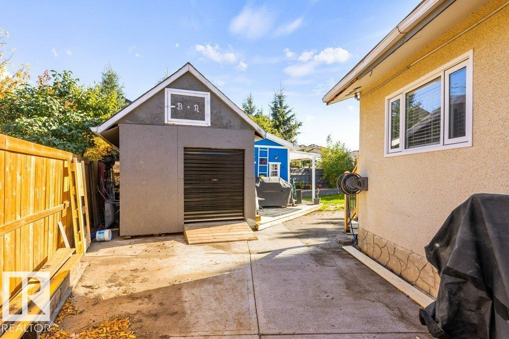 14 CIRCLEWOOD DR