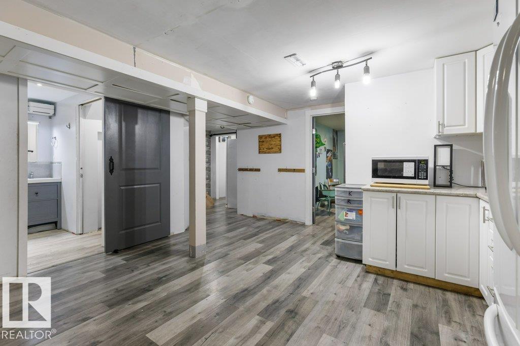 14 CIRCLEWOOD DR