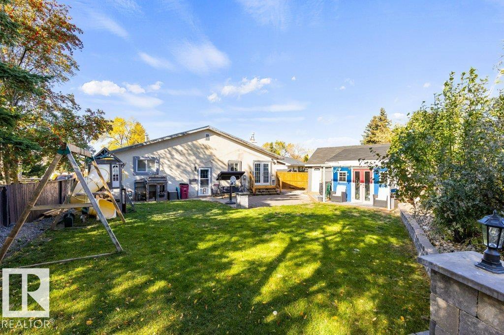 14 CIRCLEWOOD DR