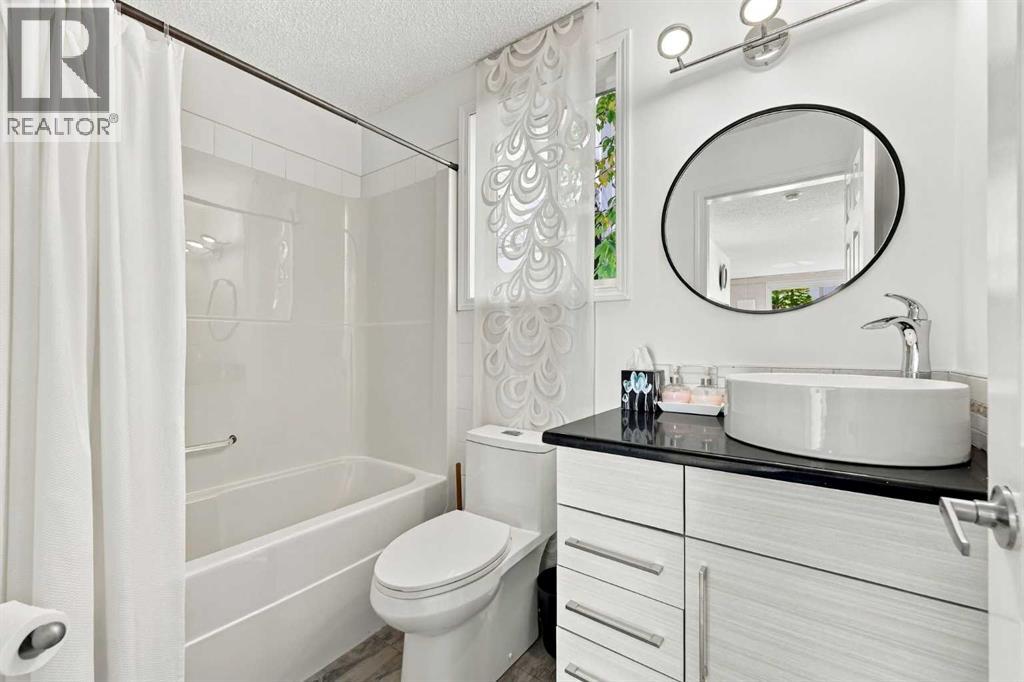 220, 2022 Canyon Meadows Drive SE