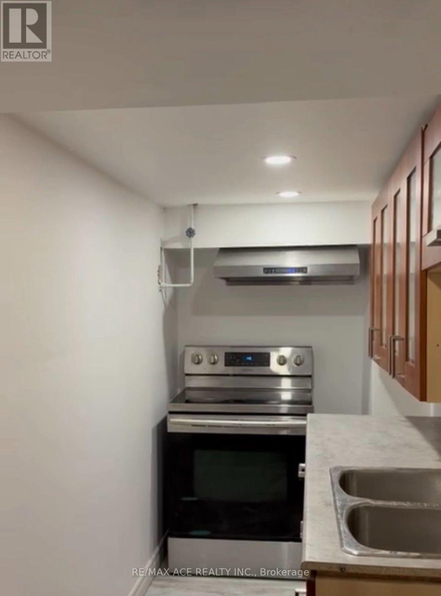 Bsmt - 15 Cree Avenue, Toronto, Ontario  M1M 1Z3 - Photo 5 - E13852132