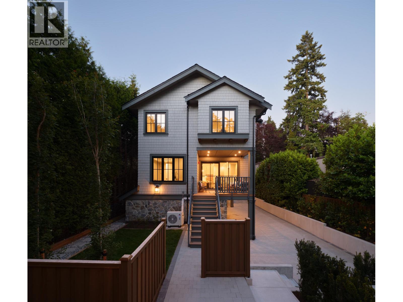 5593 MACKENZIE STREET