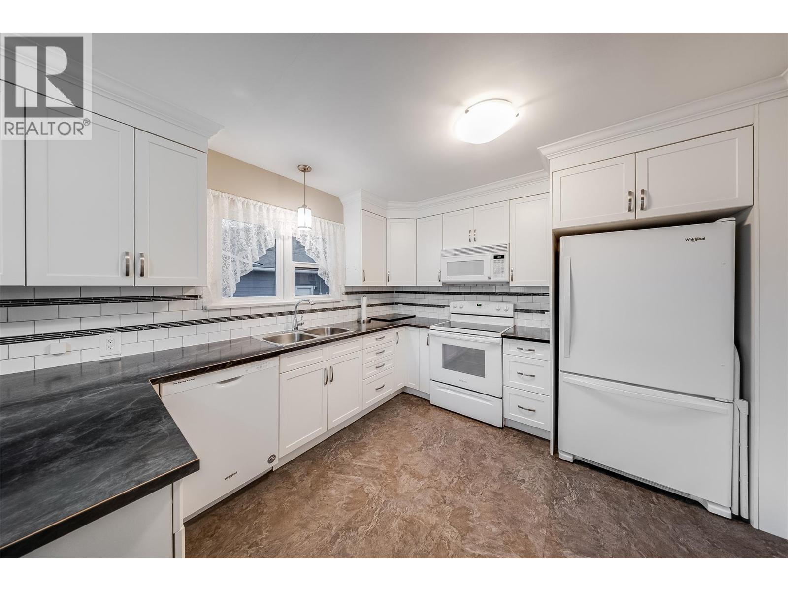 735 10th Avenue, Montrose, British Columbia  V0G 1P0 - Photo 12 - 10402231