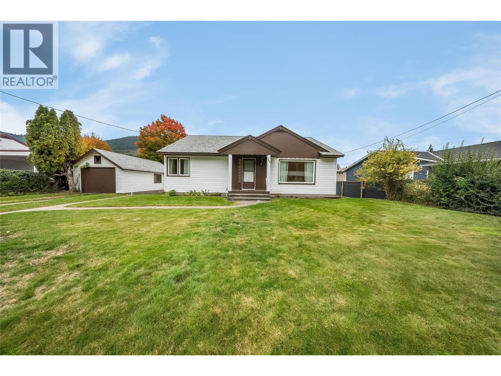 735 10th Avenue, Montrose, British Columbia  V0G 1P0 - Photo 42 - 10402231