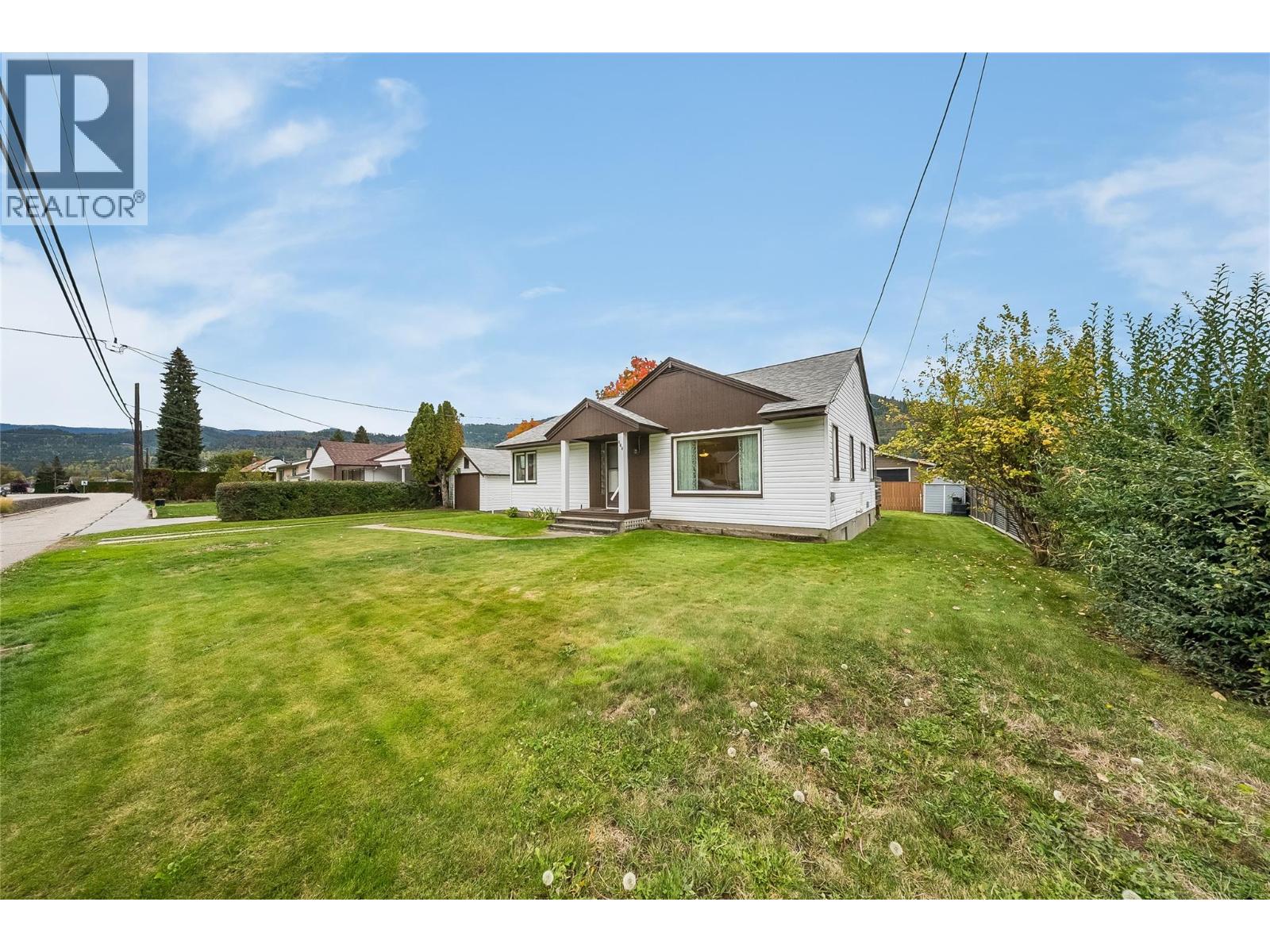 735 10th Avenue, Montrose, British Columbia  V0G 1P0 - Photo 43 - 10402231