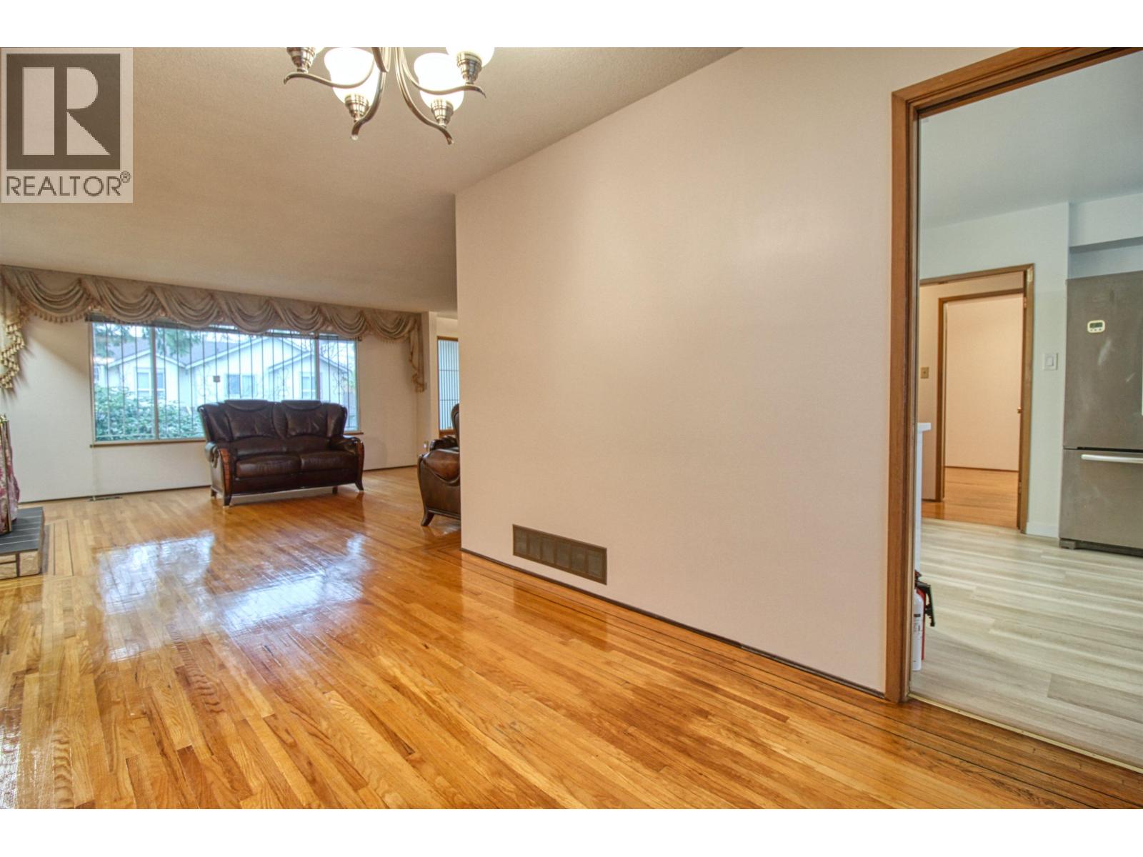 Top 904 E 52nd Avenue, Vancouver, British Columbia  V5X 1H2 - Photo 5 - R3171515