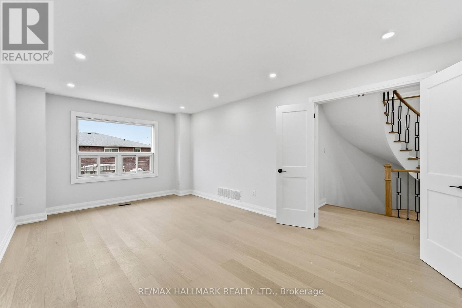 44 Olympia Gate W, Vaughan, Ontario  L4L 5K3 - Photo 12 - N13852110
