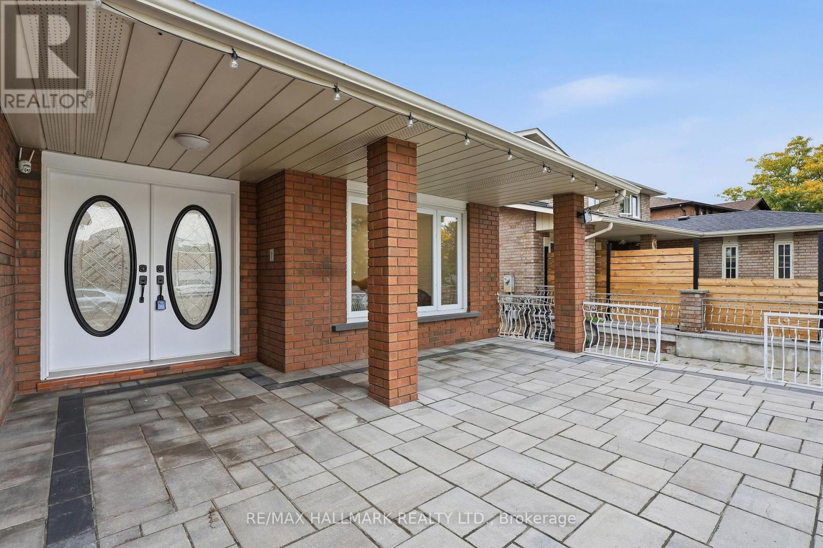 44 Olympia Gate W, Vaughan, Ontario  L4L 5K3 - Photo 4 - N13852110