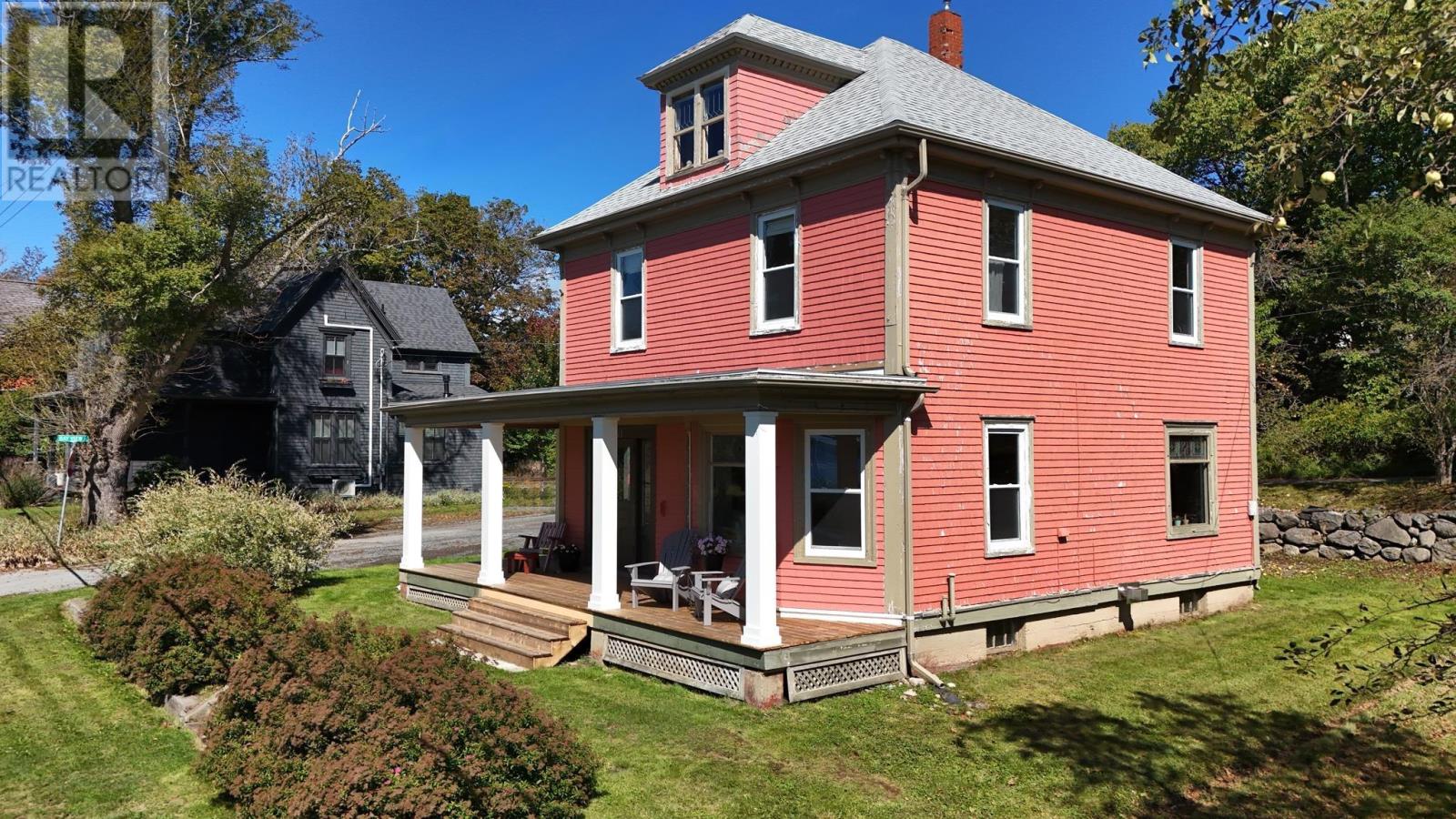 311 Pelham Street, Lunenburg, Nova Scotia  B0J 2C0 - Photo 4 - 202624681