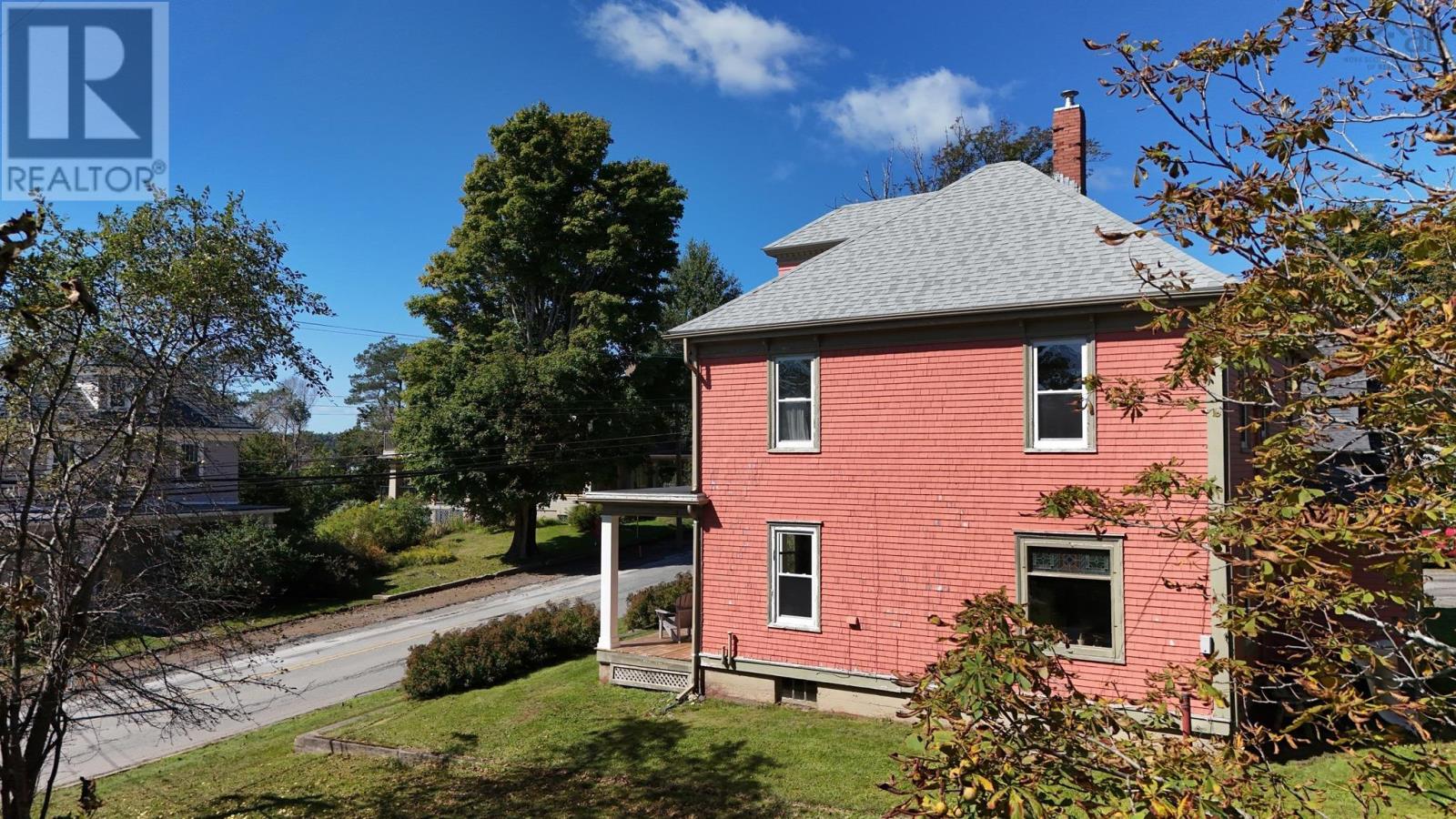 311 Pelham Street, Lunenburg, Nova Scotia  B0J 2C0 - Photo 5 - 202624681