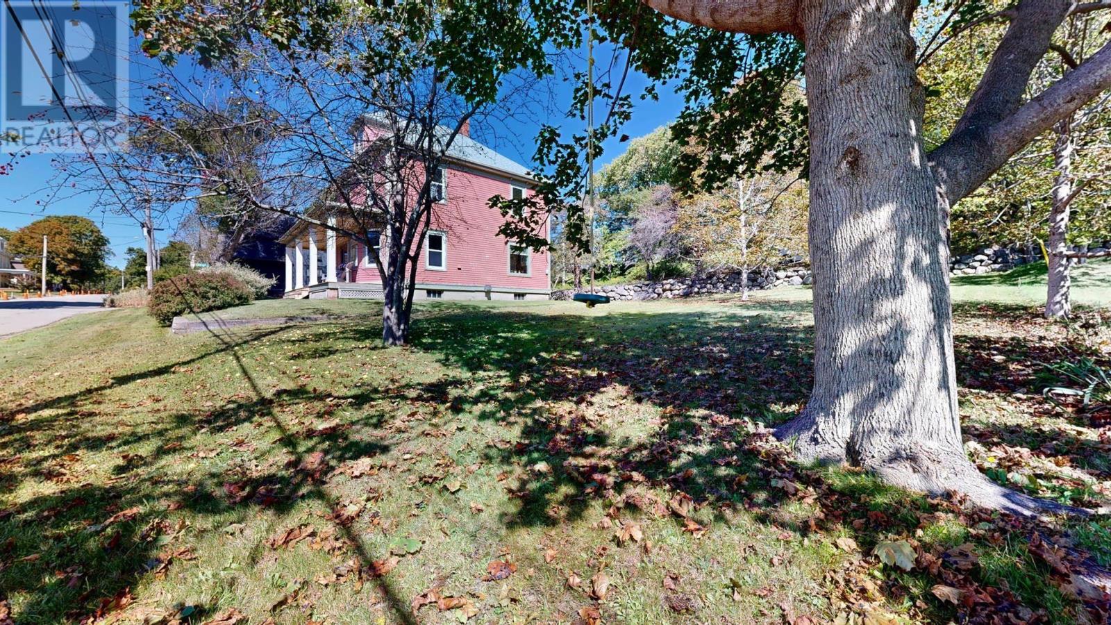 311 Pelham Street, Lunenburg, Nova Scotia  B0J 2C0 - Photo 46 - 202624681