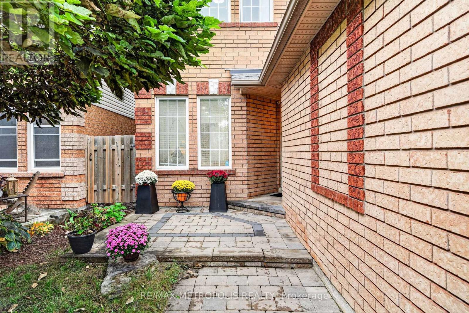 95 John Walter Crescent, Clarington, Ontario  L1E 2W8 - Photo 4 - E13848438