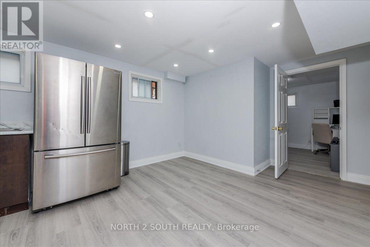 Lower - 7520 Langworthy Drive, Mississauga (Malton), Ontario  L4T 2R9 - Photo 7 - W13852136