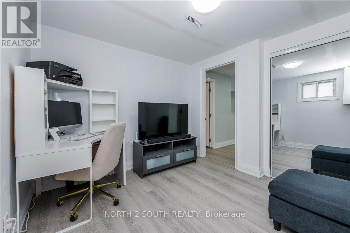 Lower - 7520 Langworthy Drive, Mississauga (Malton), Ontario  L4T 2R9 - Photo 9 - W13852136