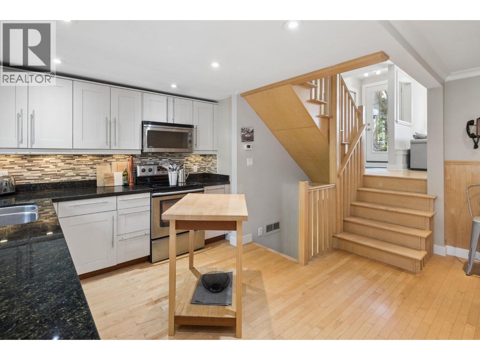 3 230 W 15th Street, North Vancouver, British Columbia  V7M 1S2 - Photo 4 - R3171413