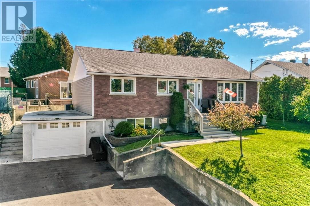 30 Fir St, Onaping, Ontario  P0M 2R0 - Photo 1 - 2130687