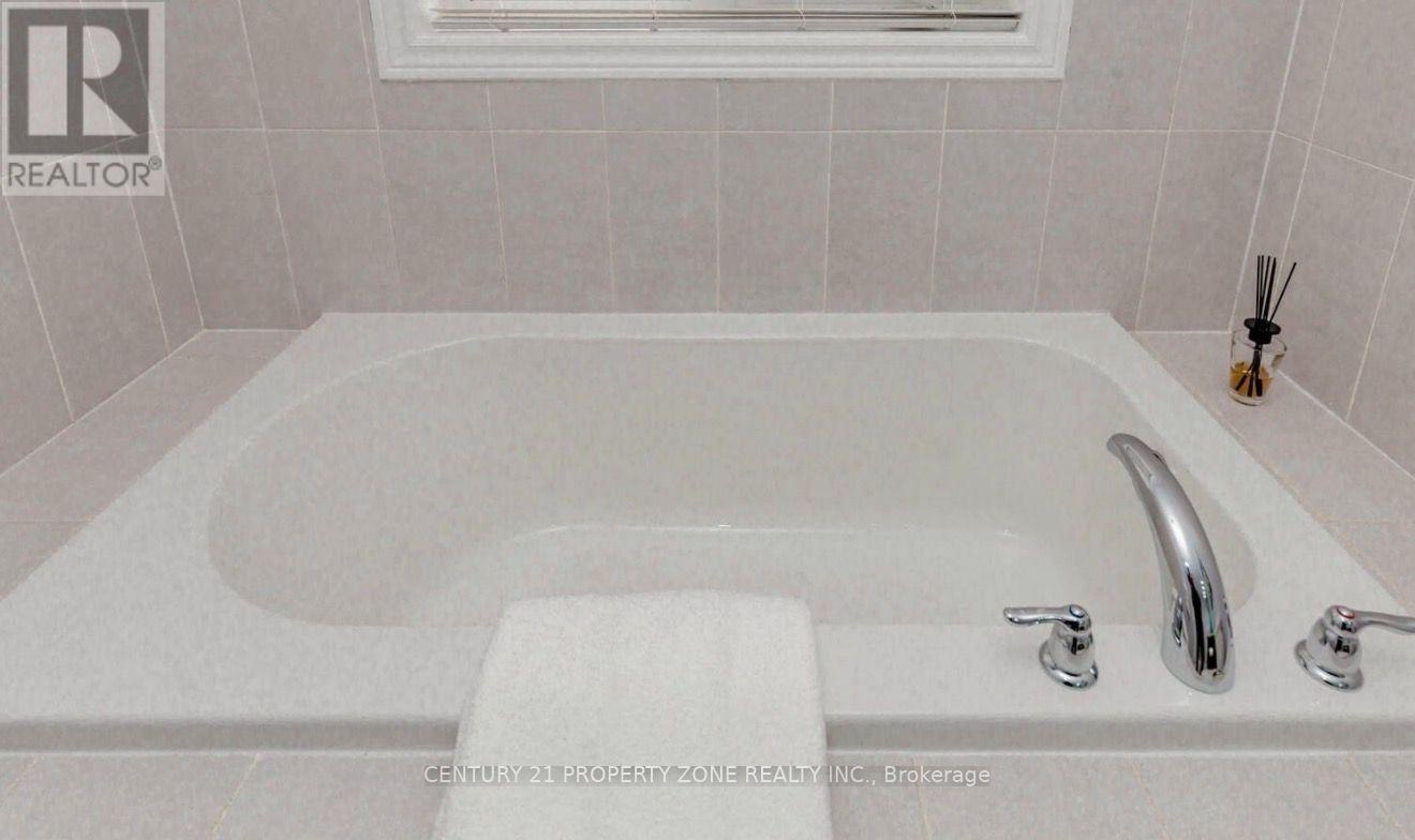 94 Lola Crescent, Brampton, Ontario L7A 0A8 - Photo 13 - W13852088