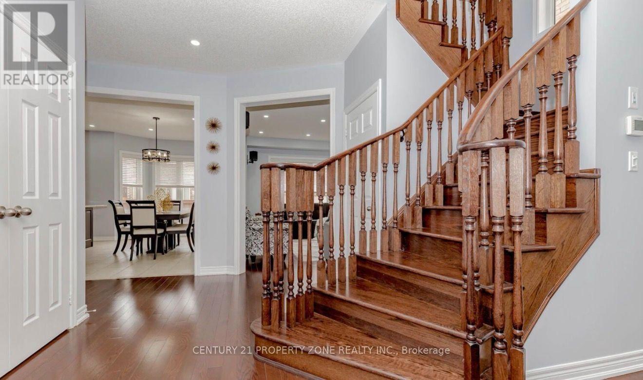 94 Lola Crescent, Brampton, Ontario L7A 0A8 - Photo 3 - W13852088