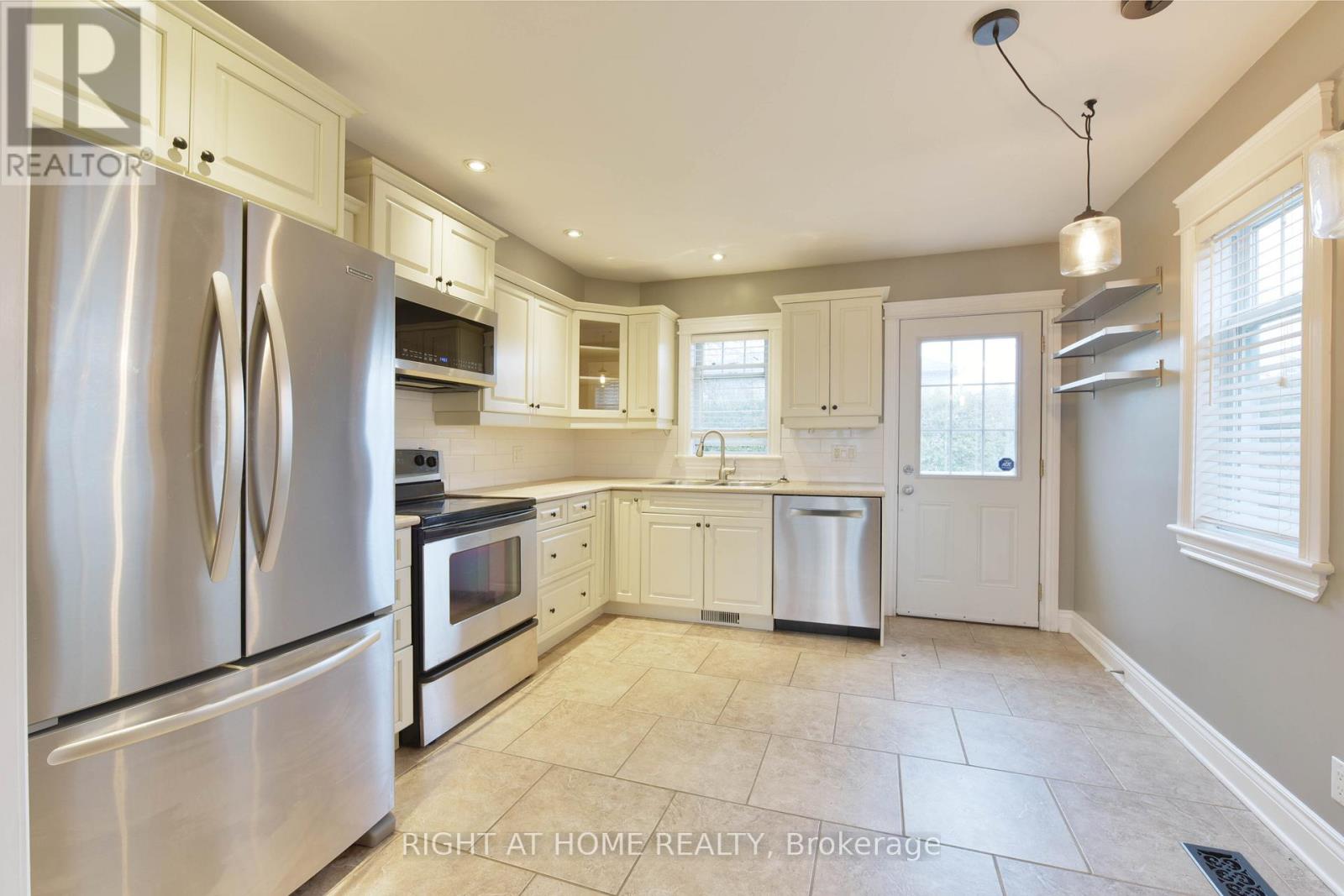 37 Rossland Avenue, Ottawa, Ontario K2G 2K3 - Photo 5 - X13852234