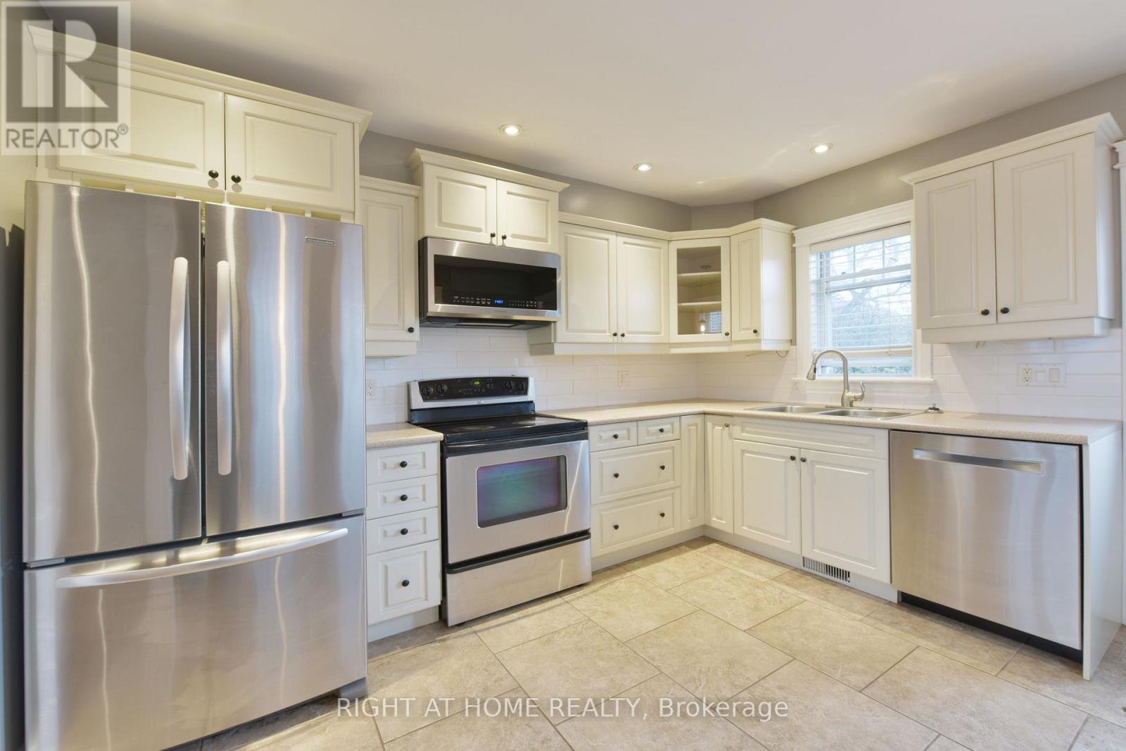 37 Rossland Avenue, Ottawa, Ontario K2G 2K3 - Photo 6 - X13852234