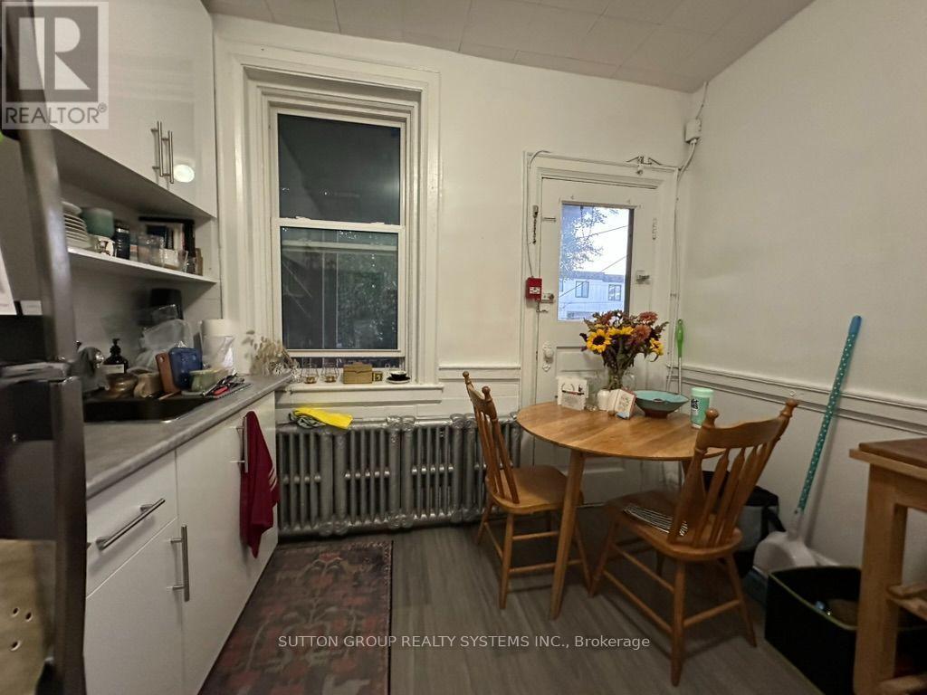 D - 237 DOVERCOURT ROAD