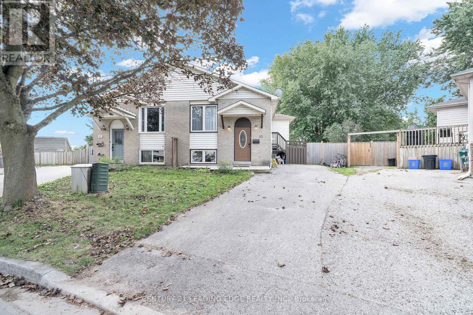 10 Fairbairn Court, Clarington, Ontario L1C 4K9 - Photo 1 - E13852242