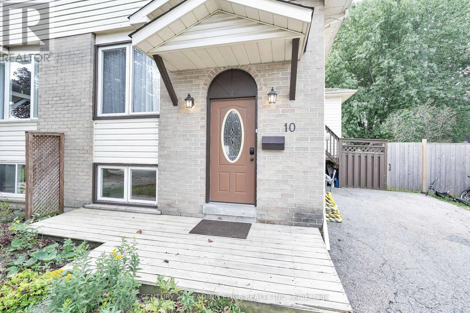 10 Fairbairn Court, Clarington, Ontario L1C 4K9 - Photo 2 - E13852242