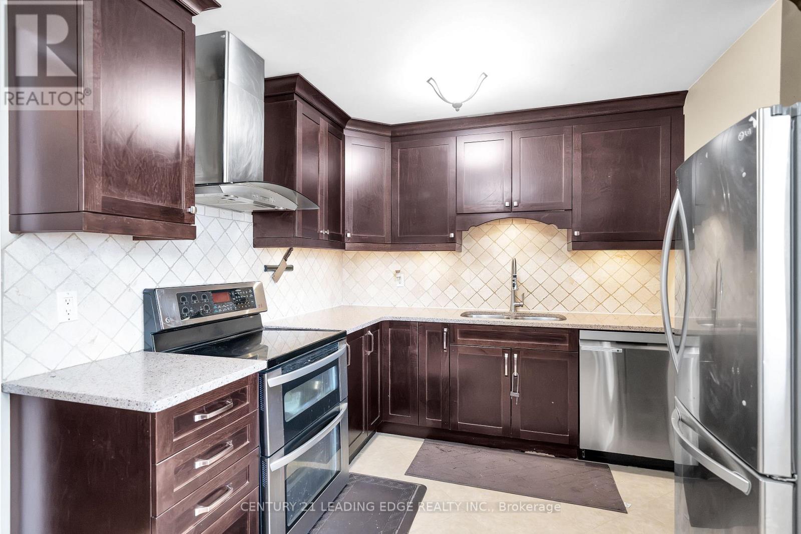 10 Fairbairn Court, Clarington, Ontario L1C 4K9 - Photo 3 - E13852242