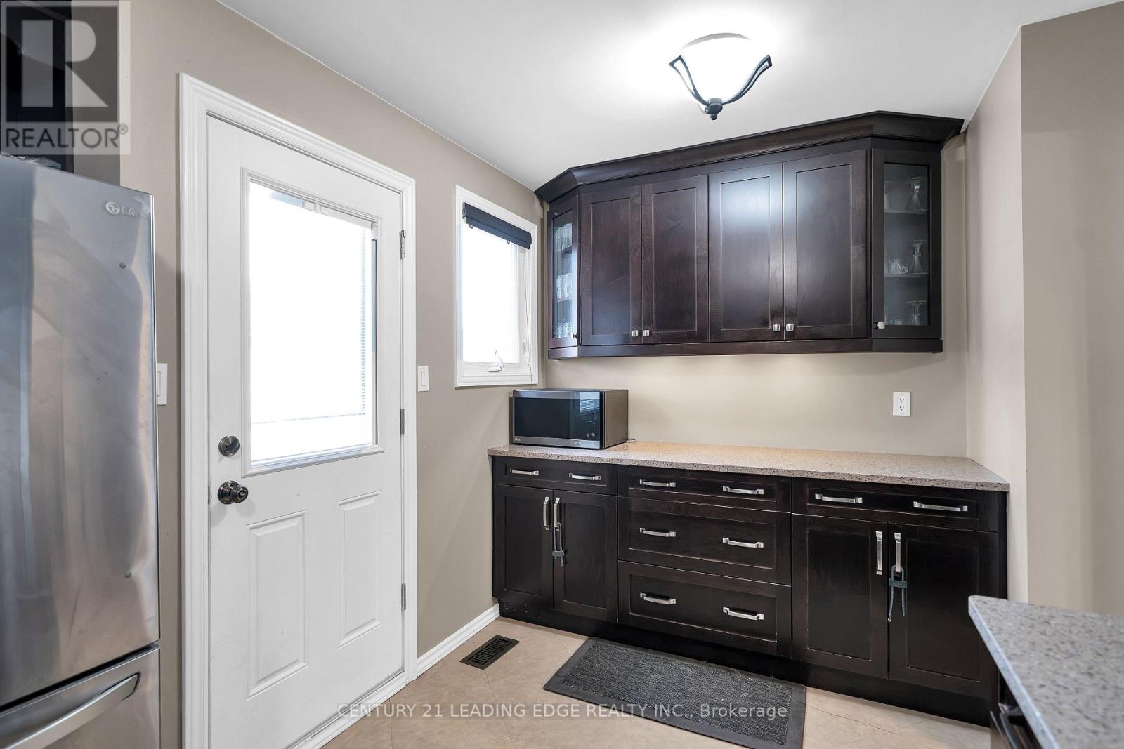 10 Fairbairn Court, Clarington, Ontario L1C 4K9 - Photo 5 - E13852242