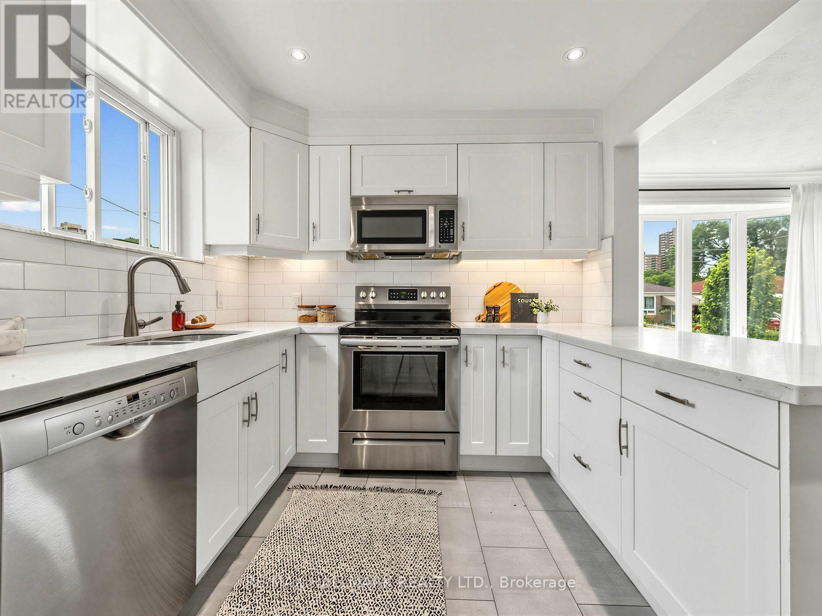 16 Avis Crescent, Toronto, Ontario M4B 1B7 - Photo 16 - E13852248